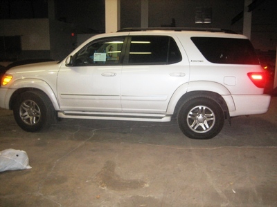  25 and check out this live auction for a 2006 Toyota Sequoia Limited.