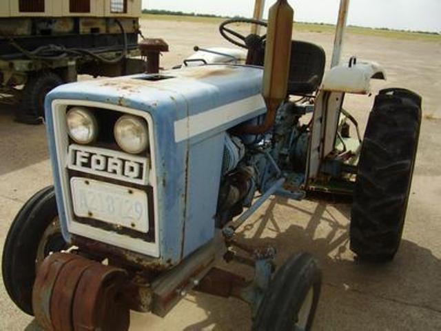 Ford F1700 tractor